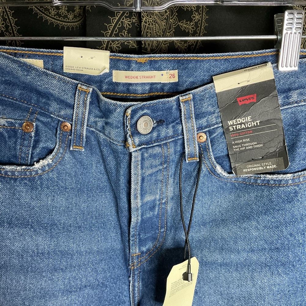 Levi’s Premium Wedgie Straight High Rise Jeans - Picture 2 of 7